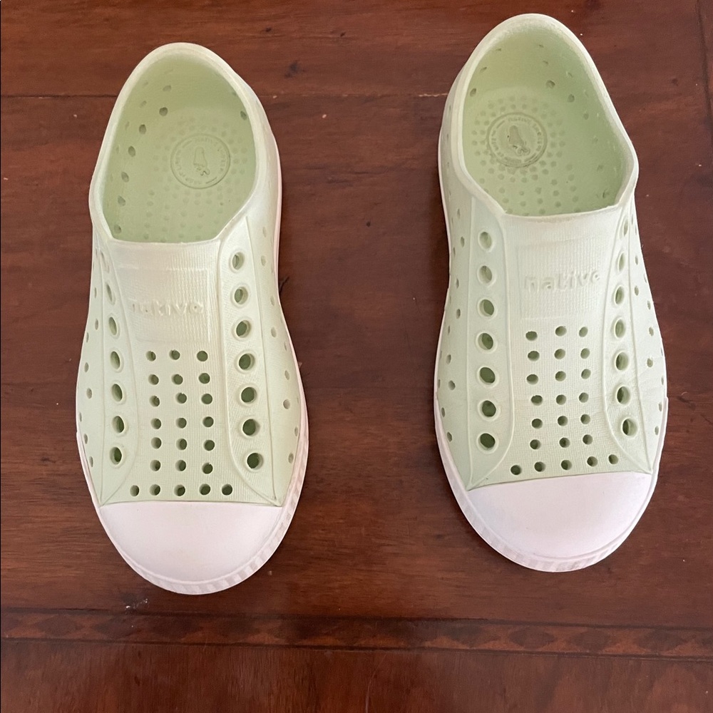 Native Jefferson style, in light green, size c9